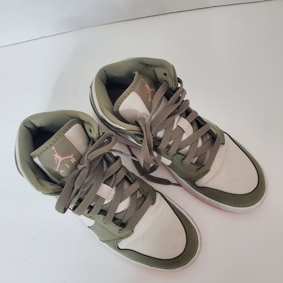 Jordan Olive Green Sneakers - Picture 4 of 6